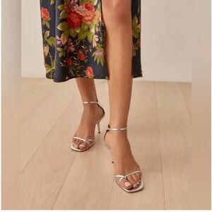 Reformation Gigi Strappy Mid Heel
Sandal In Silver, Size 7.5